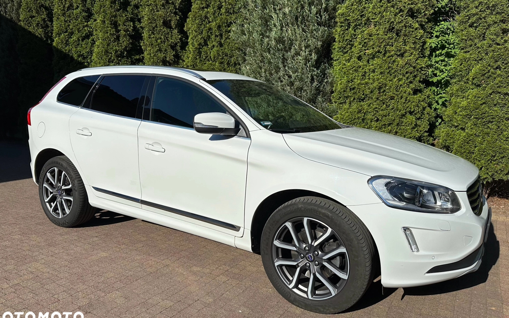 Volvo XC 60 cena 125000 przebieg: 159900, rok produkcji 2017 z Warszawa małe 497